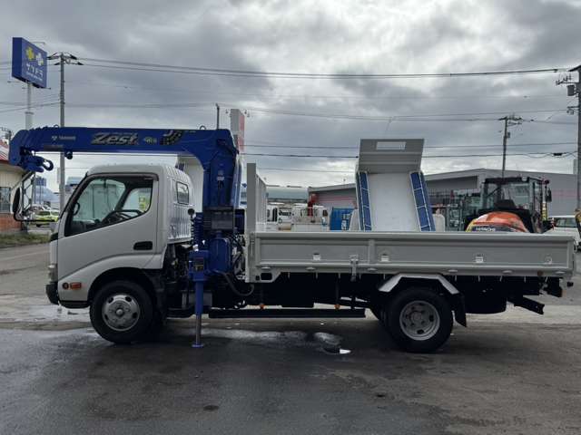 Hino Dutro 3