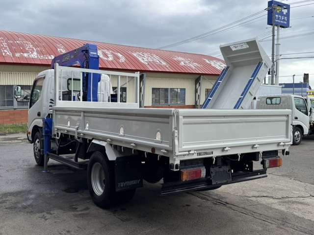 Hino Dutro 4
