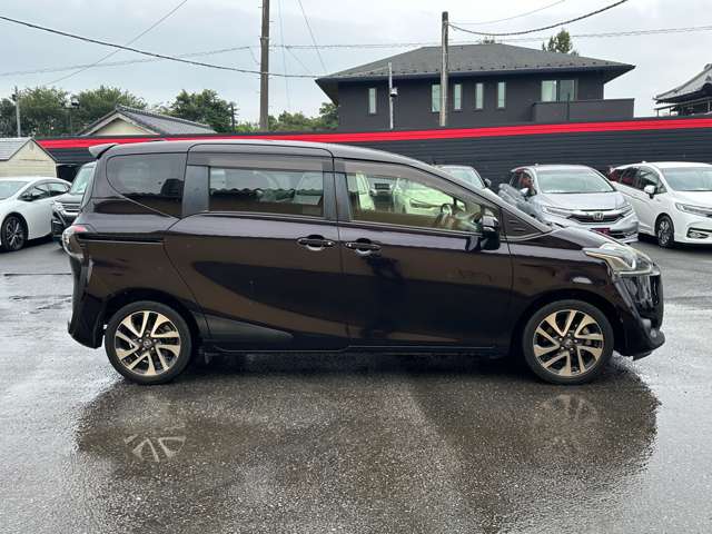 Toyota Sienta 11