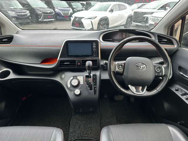 Toyota Sienta 3