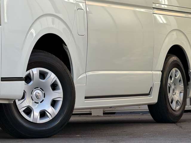 Toyota Hiace Van 5