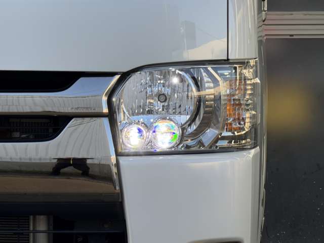 Toyota Hiace Van 7