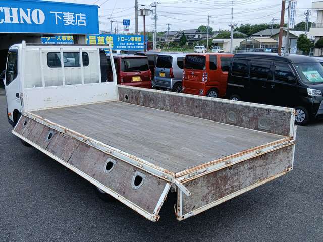 Hino Dutro 11