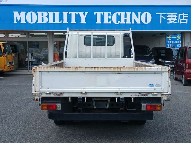 Hino Dutro 8