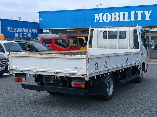 Hino Dutro 9