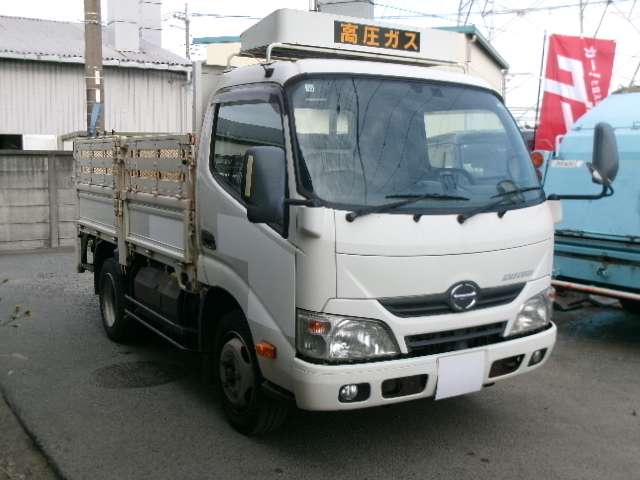 Hino Dutro 3