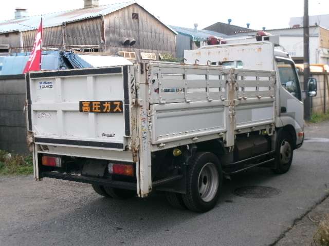 Hino Dutro 4