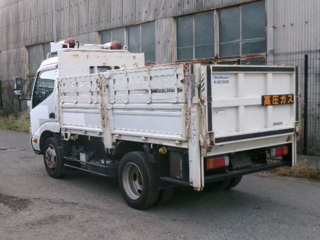 Hino Dutro 6