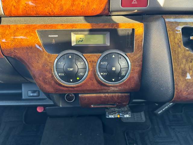 Toyota Hiace 12