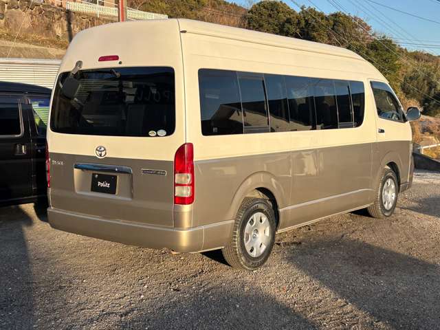 Toyota Hiace 6