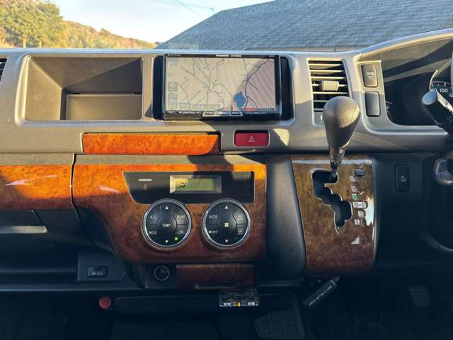 Toyota Hiace 8