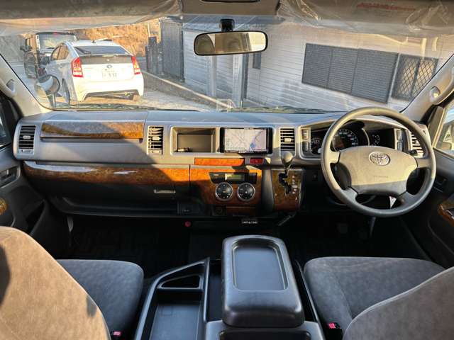Toyota Hiace 9
