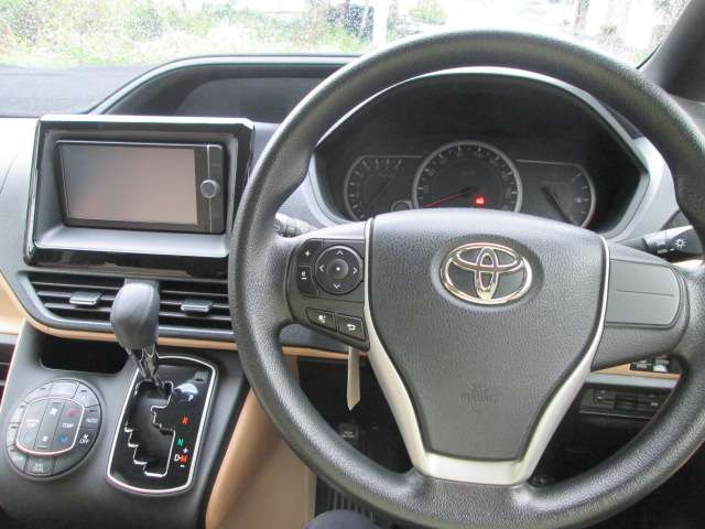 Toyota Noah 10