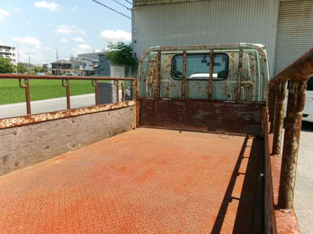 Isuzu Elf 7