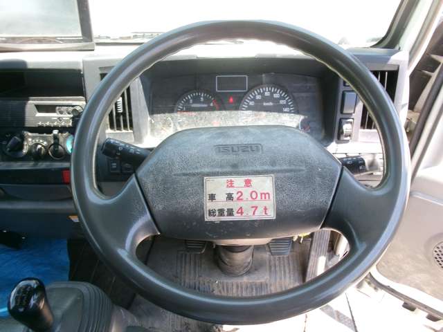 Isuzu Elf 8