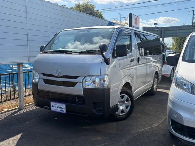 Toyota Hiace Van 4