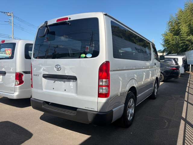 Toyota Hiace Van 7
