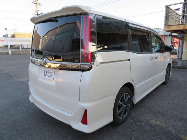 Toyota Noah 2