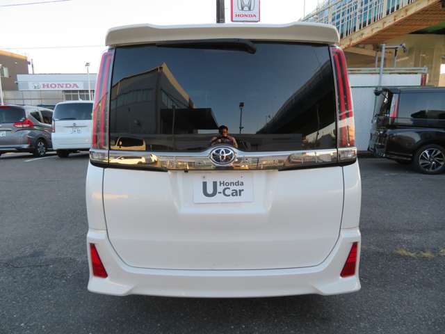 Toyota Noah 6