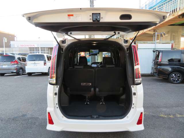 Toyota Noah 7