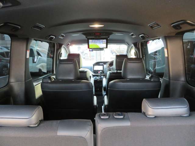 Toyota Noah 8