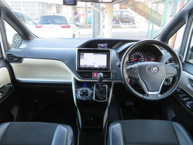 Toyota Noah 9