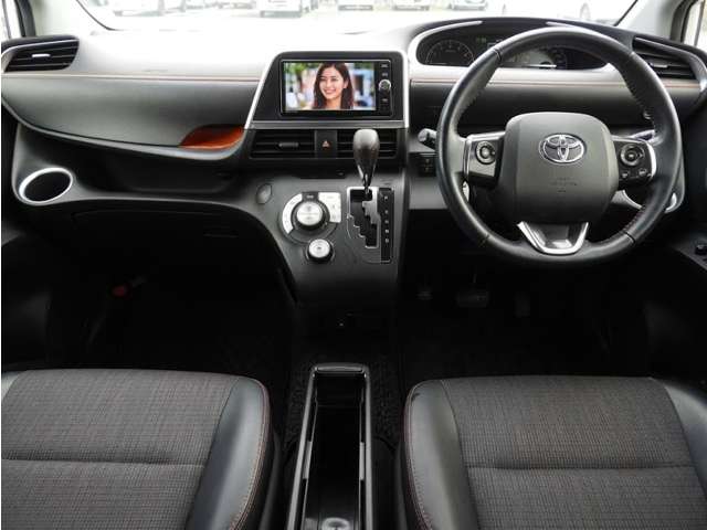 Toyota Sienta 5