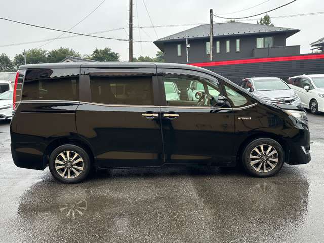 Toyota Esquire 11