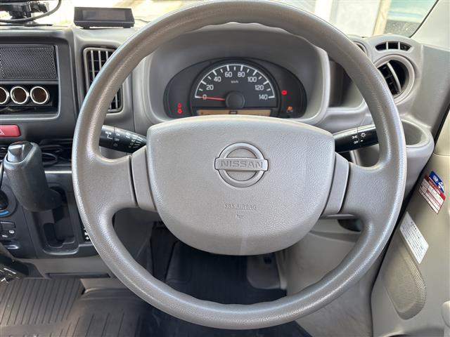 Nissan NV100 Clipper 11
