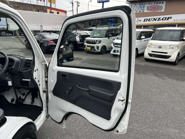 Nissan NT100 Clipper 8