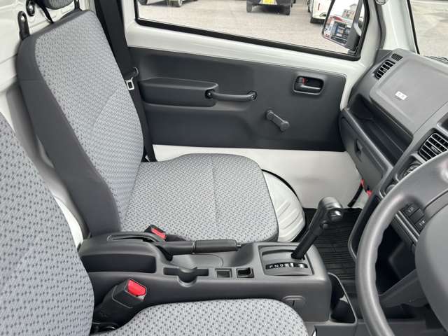Nissan NT100 Clipper 10
