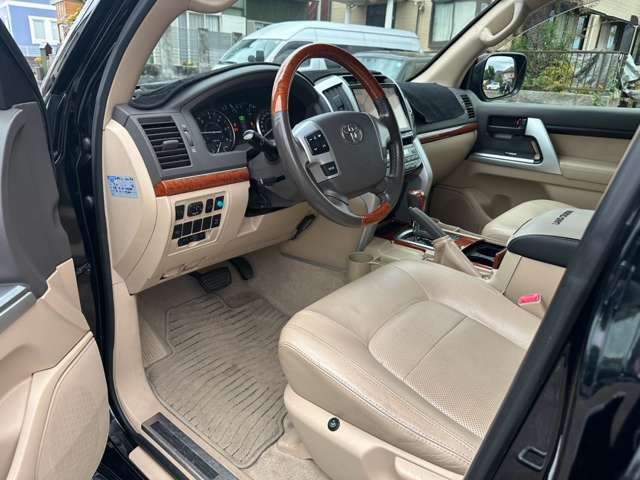 Toyota Land Cruiser 12