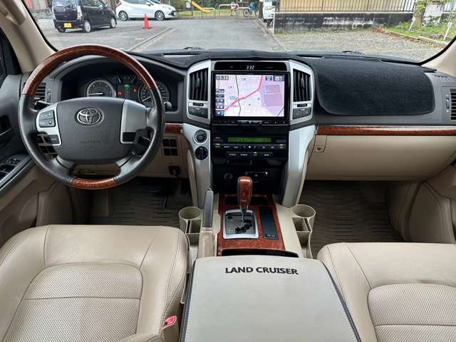 Toyota Land Cruiser 2