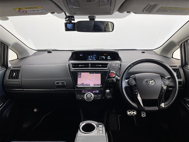 Toyota Prius α 4