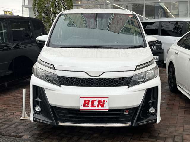 Toyota Voxy 3