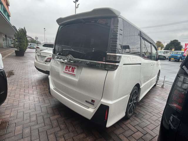 Toyota Voxy 6