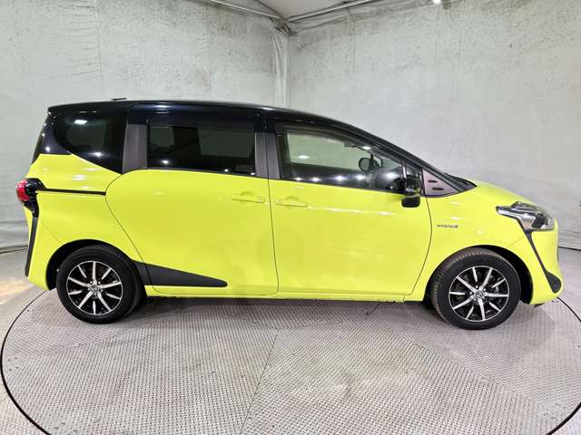 Toyota Sienta 5