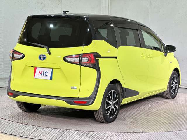 Toyota Sienta 6