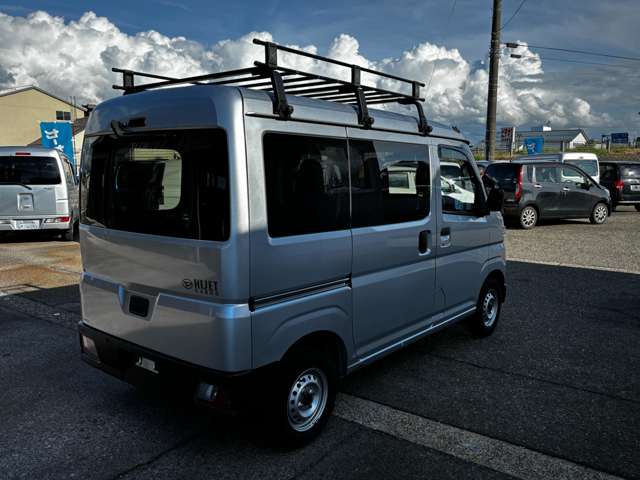 Daihatsu Hijet Cargo 3