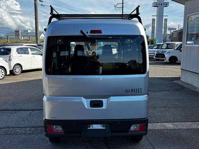 Daihatsu Hijet Cargo 4