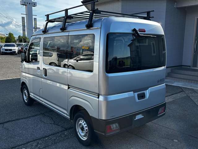 Daihatsu Hijet Cargo 5