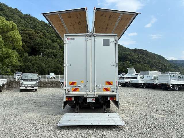 Isuzu Elf 7