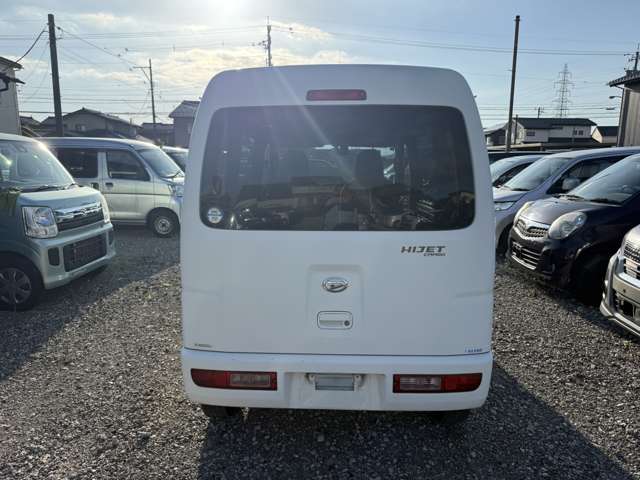 Daihatsu Hijet Cargo 12