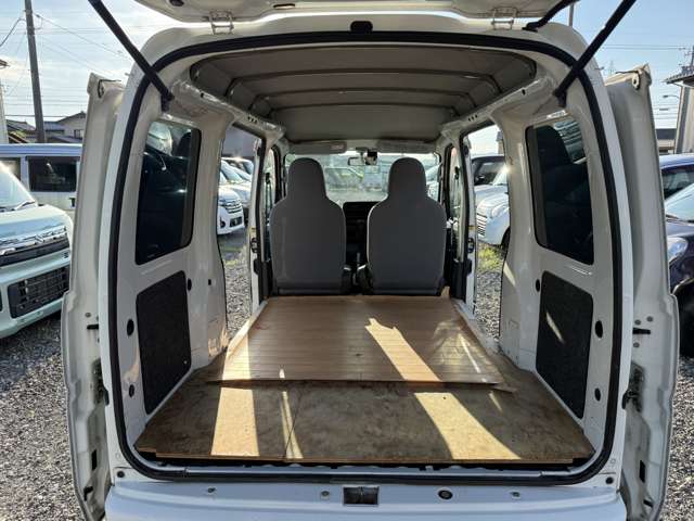 Daihatsu Hijet Cargo 4