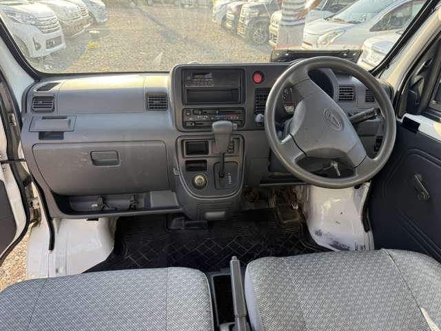 Daihatsu Hijet Cargo 5