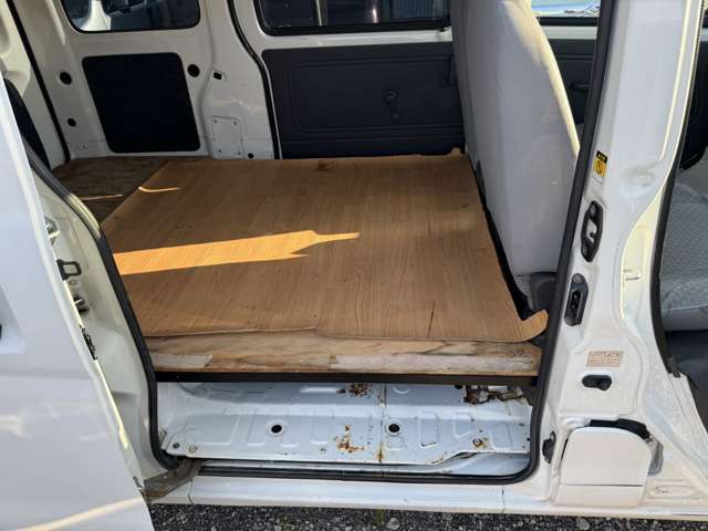 Daihatsu Hijet Cargo 8