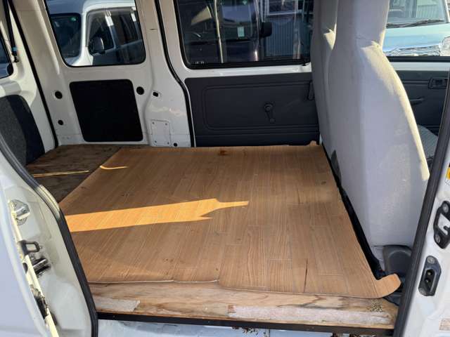Daihatsu Hijet Cargo 9