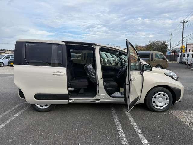 Toyota Sienta 7