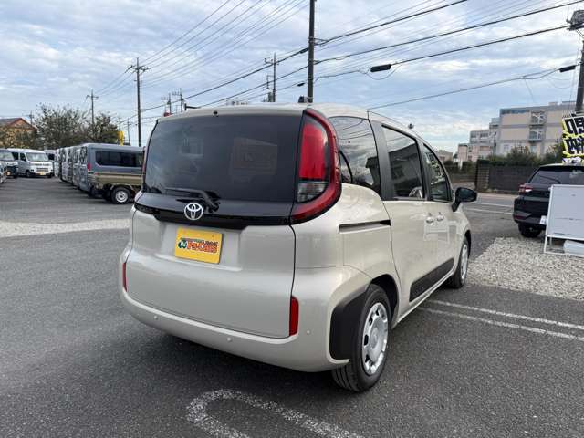 Toyota Sienta 8