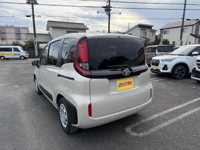 Toyota Sienta 10